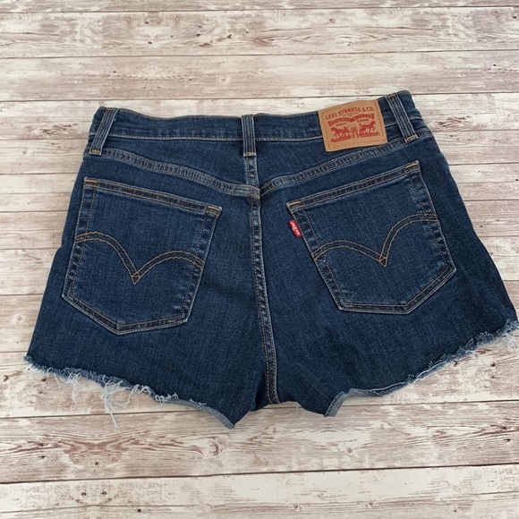 Levi’s High Rise Shorts Dark Wash Raw Hem Size 28 - Picture 3 of 10